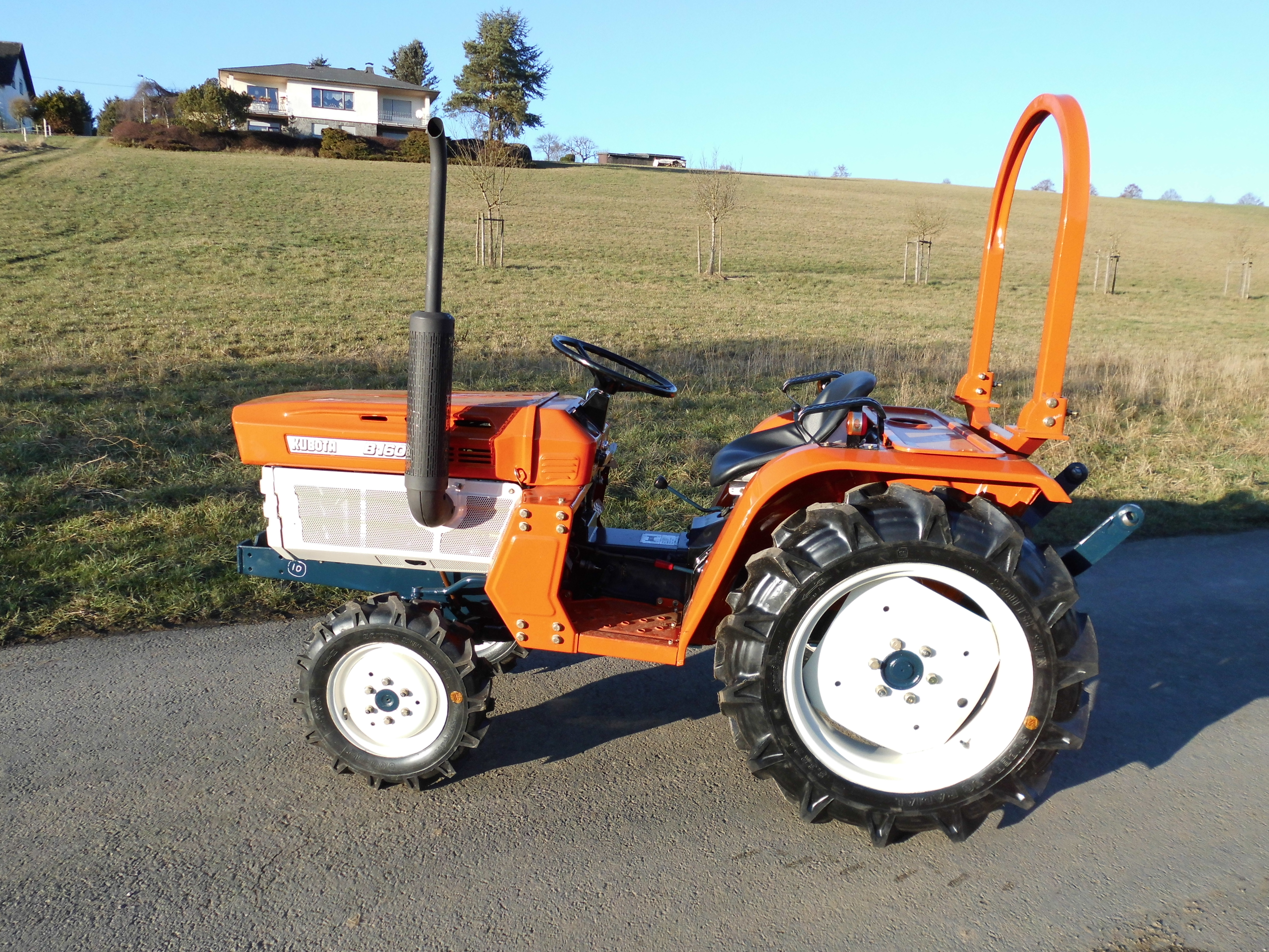 Kubota B1600 Mit Allradantrieb (Anbaugeräte Optional) – SB – Forst