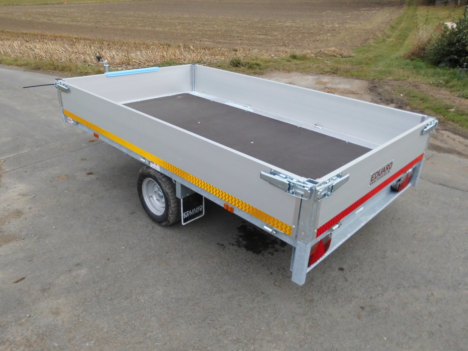 Eduard PKWAnhänger Pritsche 260×150, 1350kg ABVERKAUF