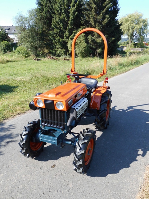 Kubota Traktor B7000 mit Allradantrieb (Anbaugeräte optional) – SB – Forst