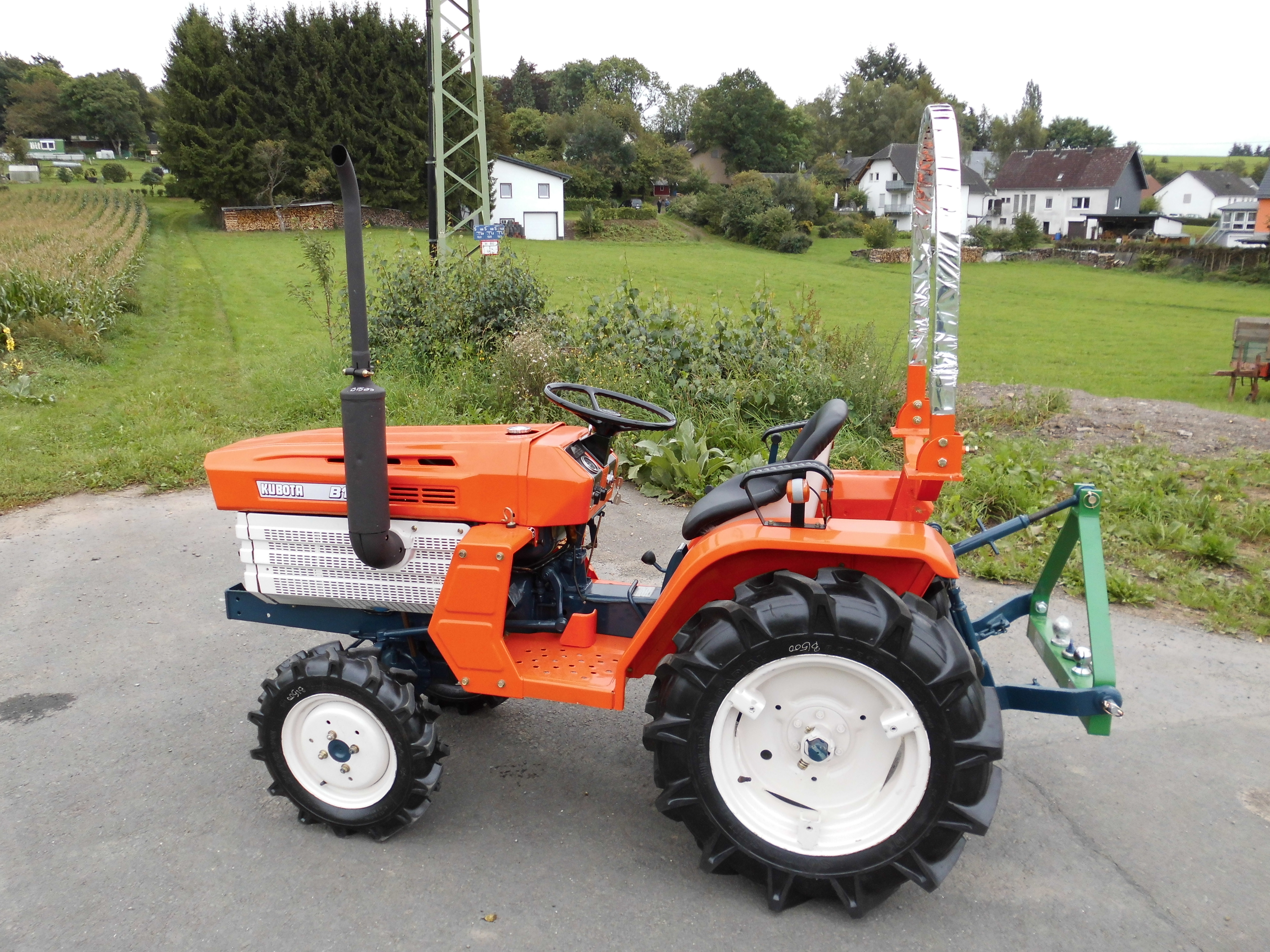 Kubota B1500 mit Allradantrieb und Gerätedreieck – SB – Forst